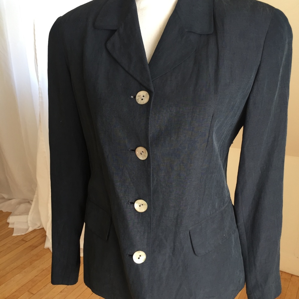 Navy silk blazer with natural shell button sz 1/2